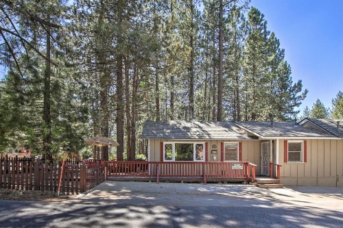 Pet-Friendly Cabin - 5 Minutes to Big Bear Lake!
