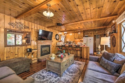 Pet-Friendly Cabin - 5 Minutes to Big Bear Lake! - image 3