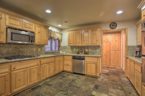 Cozy Alpine Escape with Hot Tub Less Than 1 Mile to Skiing! - image 10