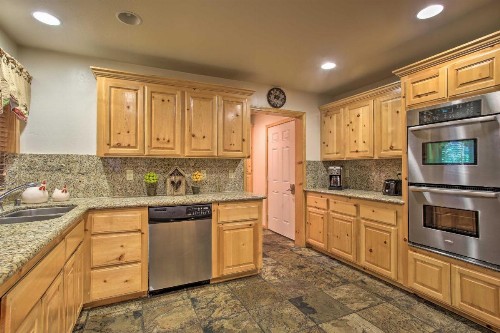 Cozy Alpine Escape with Hot Tub Less Than 1 Mile to Skiing! - image 11
