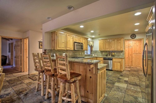 Cozy Alpine Escape with Hot Tub Less Than 1 Mile to Skiing! - image 9