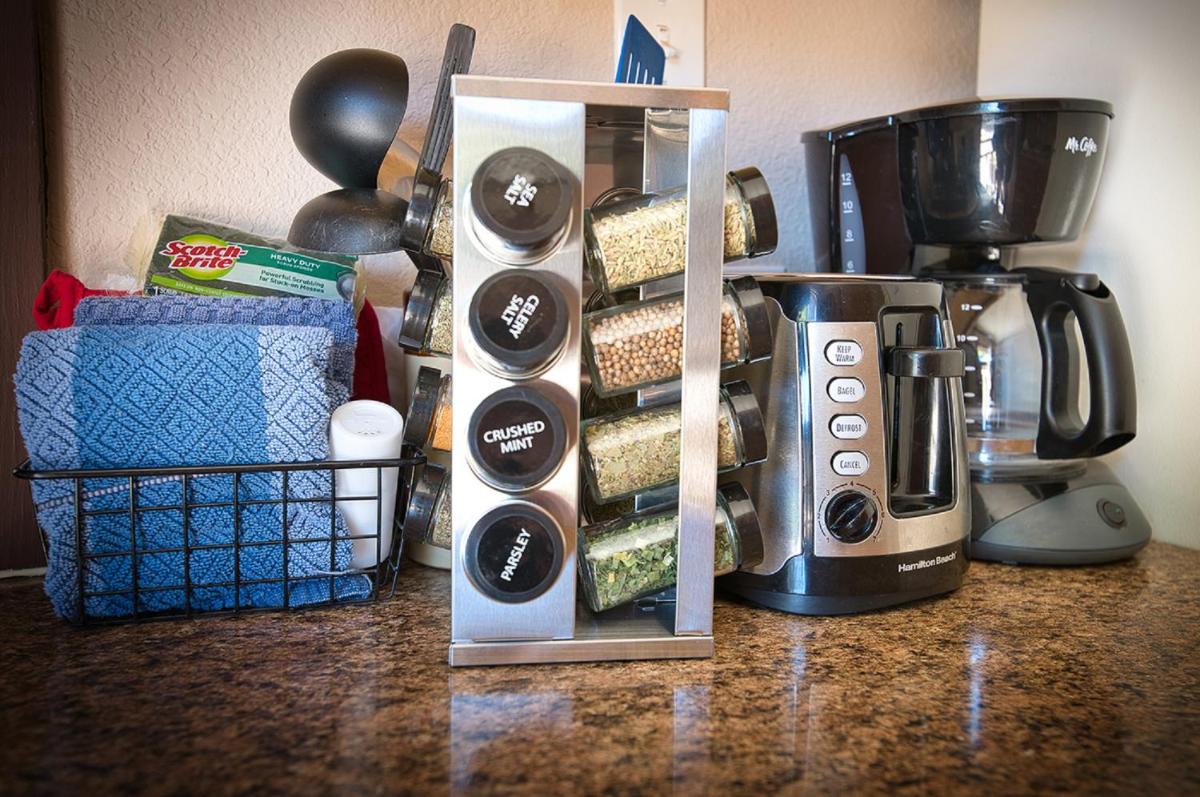 Cottages 6 and 7 Black and Kodiak Bear combined Perfect for Family and Friends - image 5