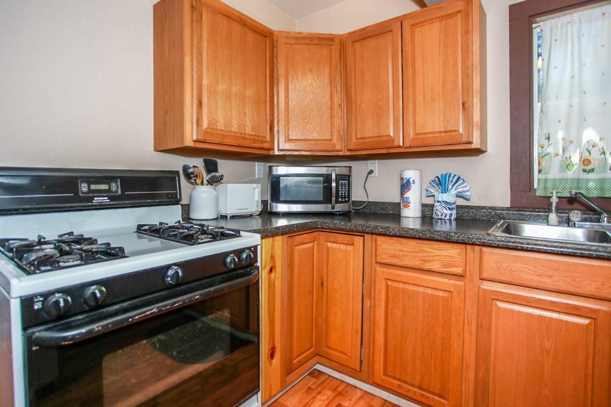 Fox n Bear Cottages Relax and Enjoy Ski or Lake Vacation - image 6