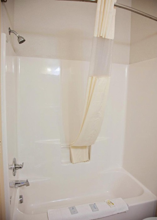 Big Lake Inn and Suites - image 32
