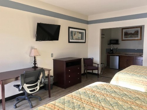 Big Lake Inn and Suites - image 36