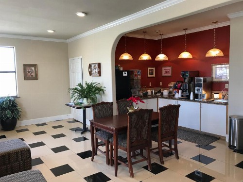 Big Lake Inn and Suites - image 39