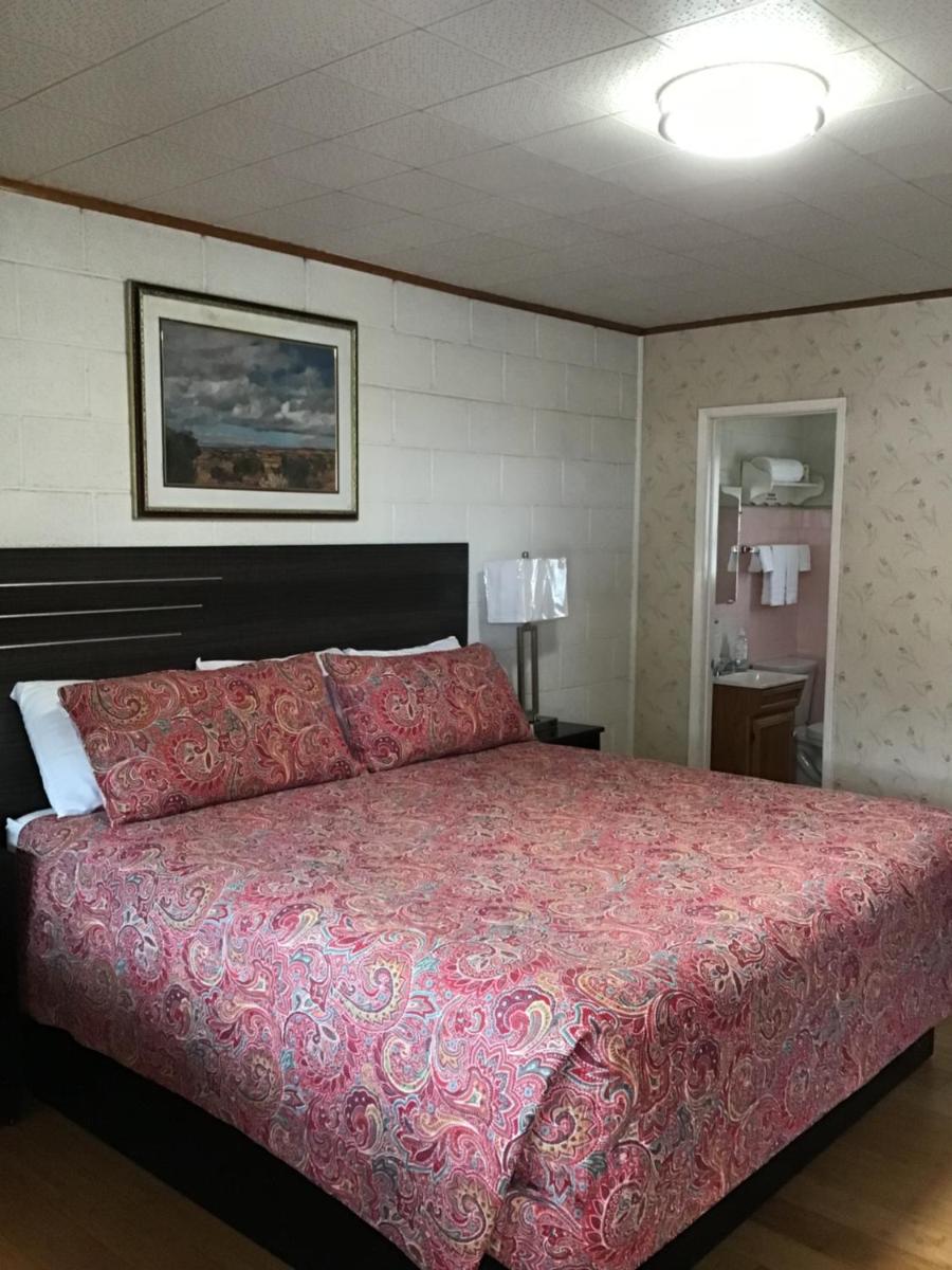 Starlight Motel - image 7