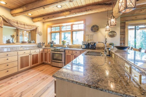 Huckleberry Hideaway - image 12