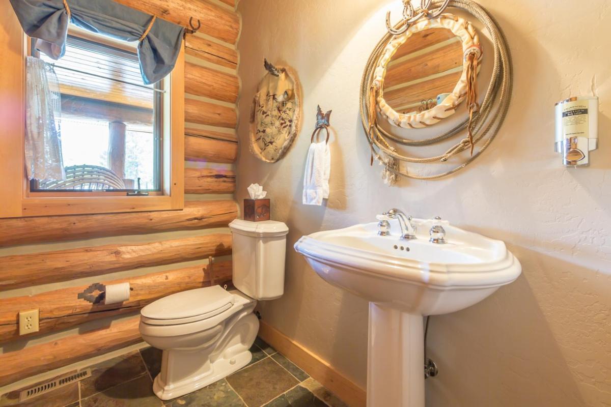 Huckleberry Hideaway - image 2