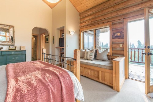 Huckleberry Hideaway - image 21