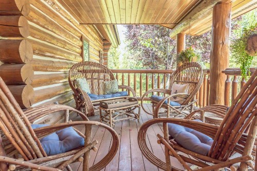 Huckleberry Hideaway - image 26