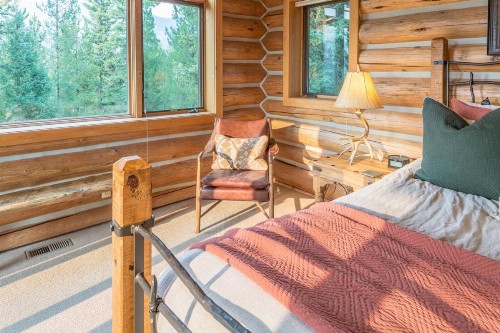 Huckleberry Hideaway - image 27