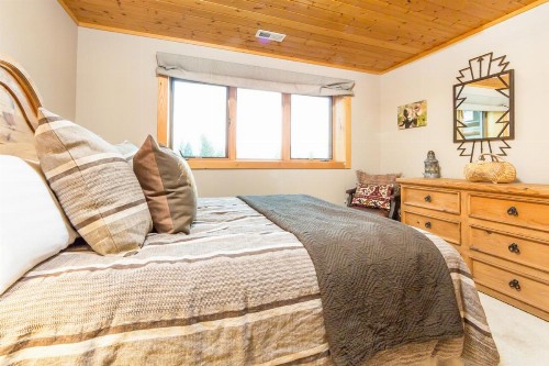 Huckleberry Hideaway - image 30