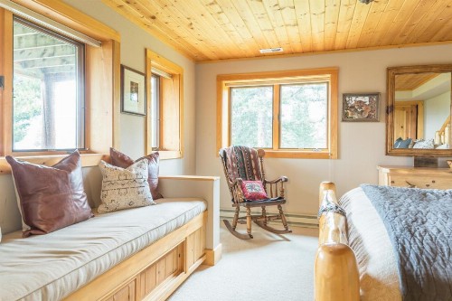 Huckleberry Hideaway - image 34