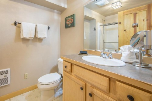 Huckleberry Hideaway - image 36