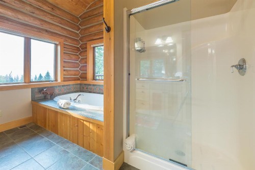 Huckleberry Hideaway - image 37