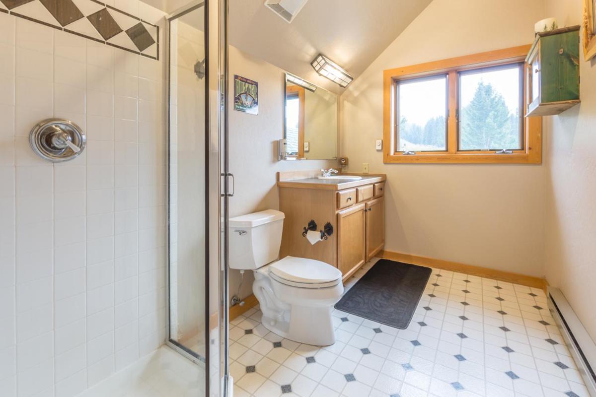 Huckleberry Hideaway - image 7