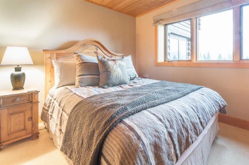 Huckleberry Hideaway - image 9