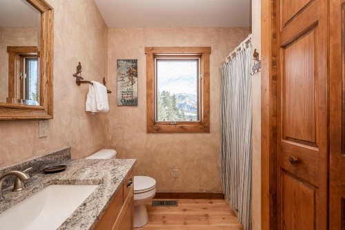 Moose Meadows Lodge - image 3