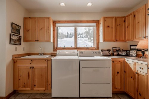 Moose Meadows Lodge - image 6