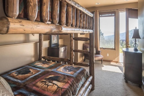 Wolf Pack Hideaway - image 15