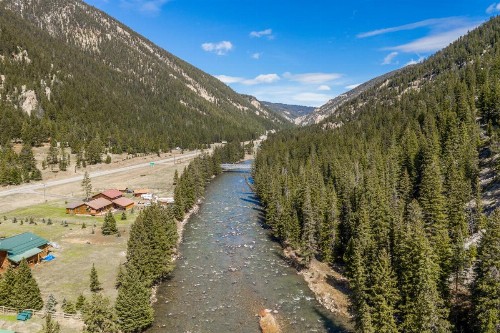 Gallatin River Getaway - image 9
