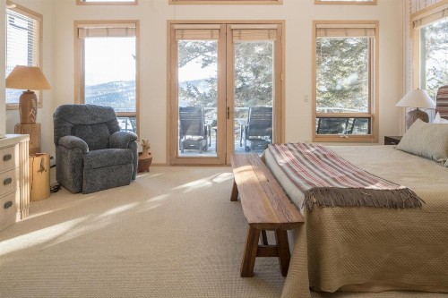 Hillside Hideaway - image 1