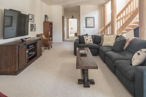 Hillside Hideaway - image 16