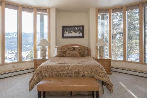 Hillside Hideaway - image 22