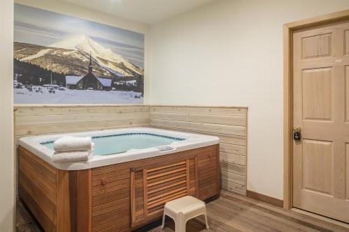 Hillside Hideaway - image 25