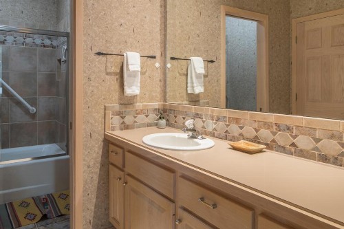 Hillside Hideaway - image 26