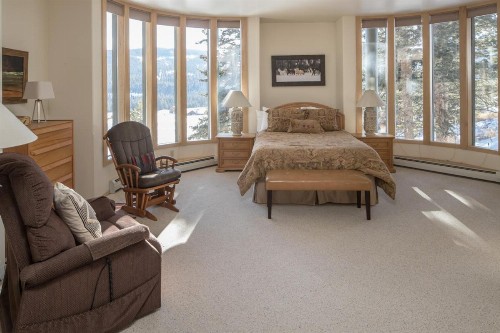 Hillside Hideaway - image 3