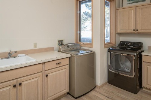 Hillside Hideaway - image 35