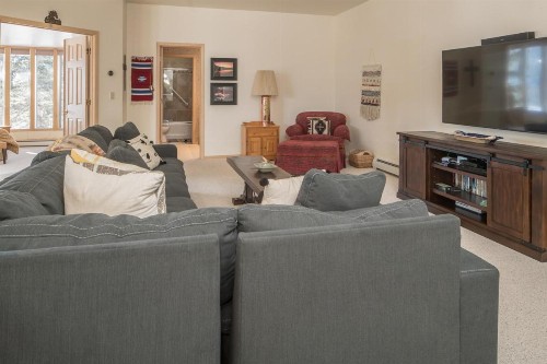 Hillside Hideaway - image 36