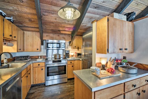 Cozy Mtn-View Ski Condo at Big Sky Golf Course! - image 6