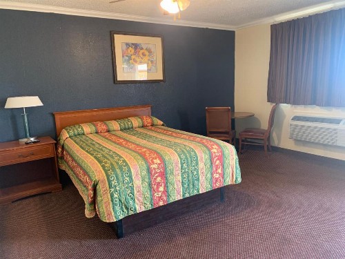BUDGET INN - image 3