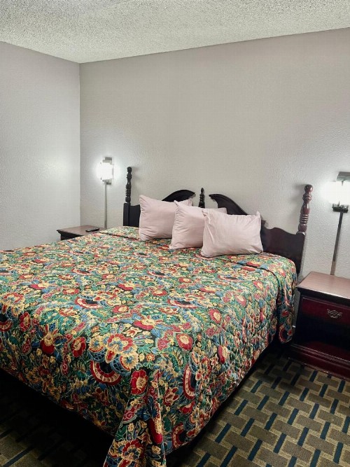 Bradbury Inn - image 1