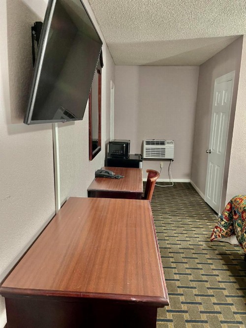 Bradbury Inn - image 11