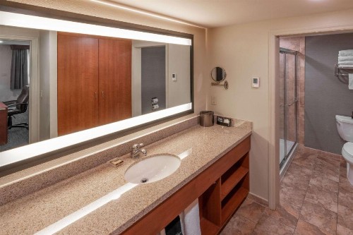 Best Western Plus Clocktower Inn - image 34
