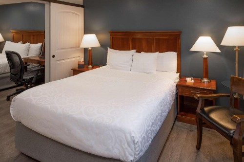 Best Western Plus Clocktower Inn - image 38