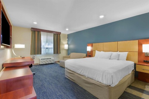 Best Western Plus Clocktower Inn - image 40