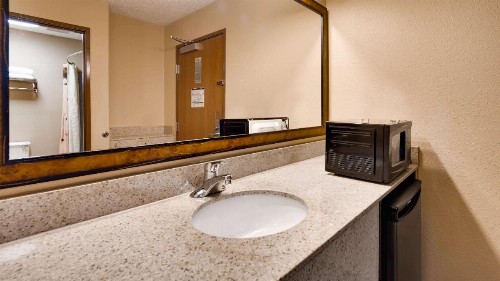 Best Western Plus Kelly Inn & Suites - image 24