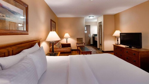 Best Western Plus Kelly Inn & Suites - image 26