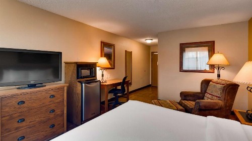 Best Western Plus Kelly Inn & Suites - image 32