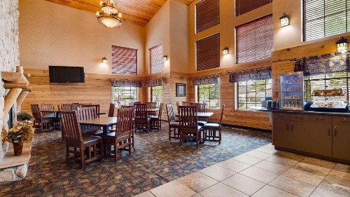 Best Western Plus Kelly Inn & Suites - image 38