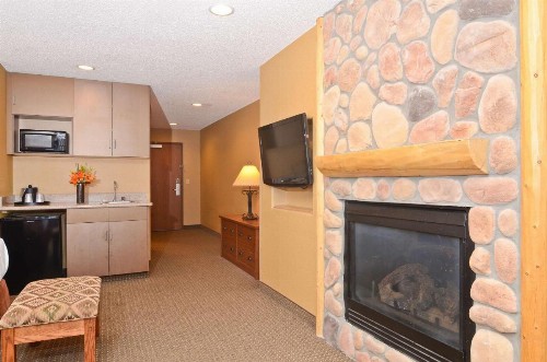 Best Western Plus Kelly Inn & Suites - image 48