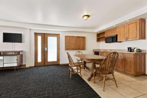 Howard Johnson by Wyndham Billings - image 38