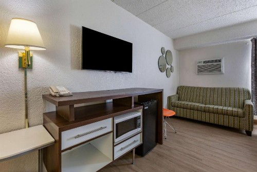 Howard Johnson by Wyndham Billings - image 9
