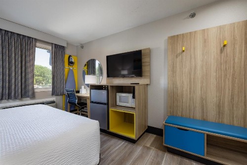 Days Inn by Wyndham Billings - image 5