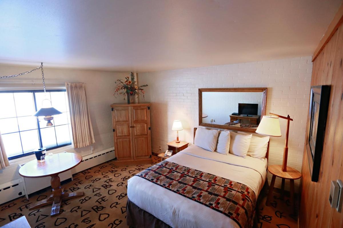 Dude Rancher Lodge - image 7